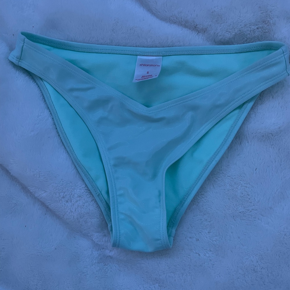 Cute basic bikini bottoms.